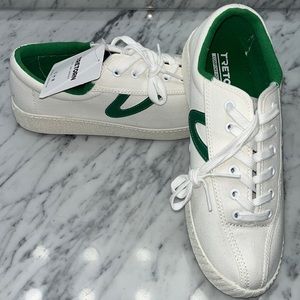 NWT-original Treton sneakers, canvas with green. Trendy. Size 8.